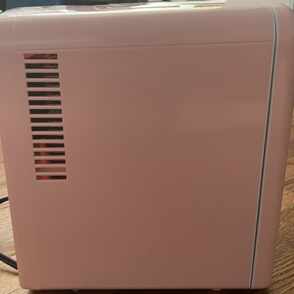 Mini Fridge - Picture 4 of 6
